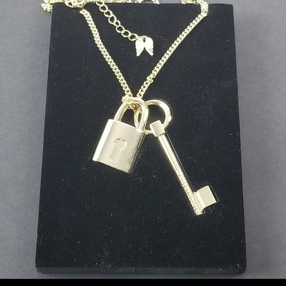 Victoria's Secret Scandalous Lock&Key neck…